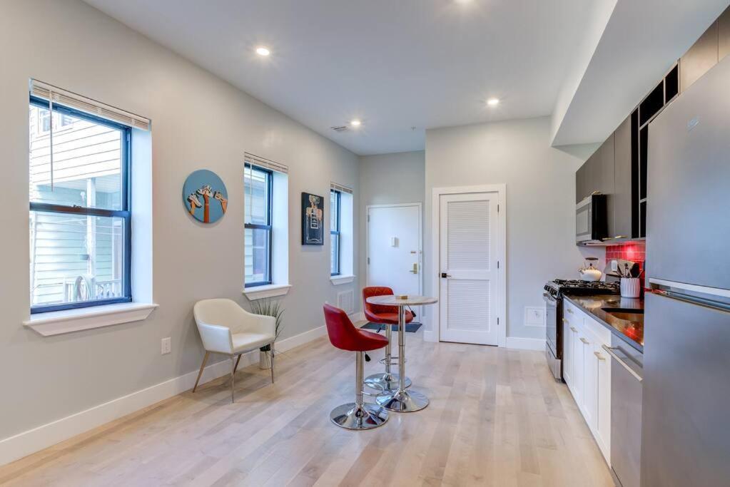 Luxury Designer Theme 2Br Apt Near Nyc / Thepath Newark Exterior foto